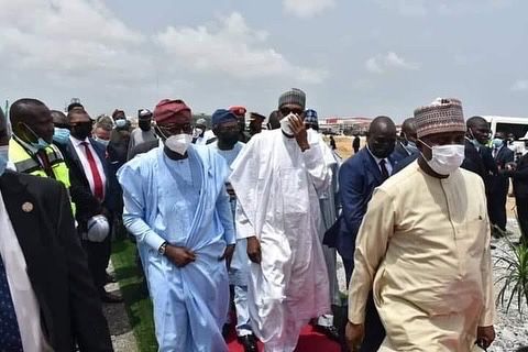 Nigeria – President Muhammadu Buhari inspected the Lekki Sea Port in construction and want to link it with the railway network in the country