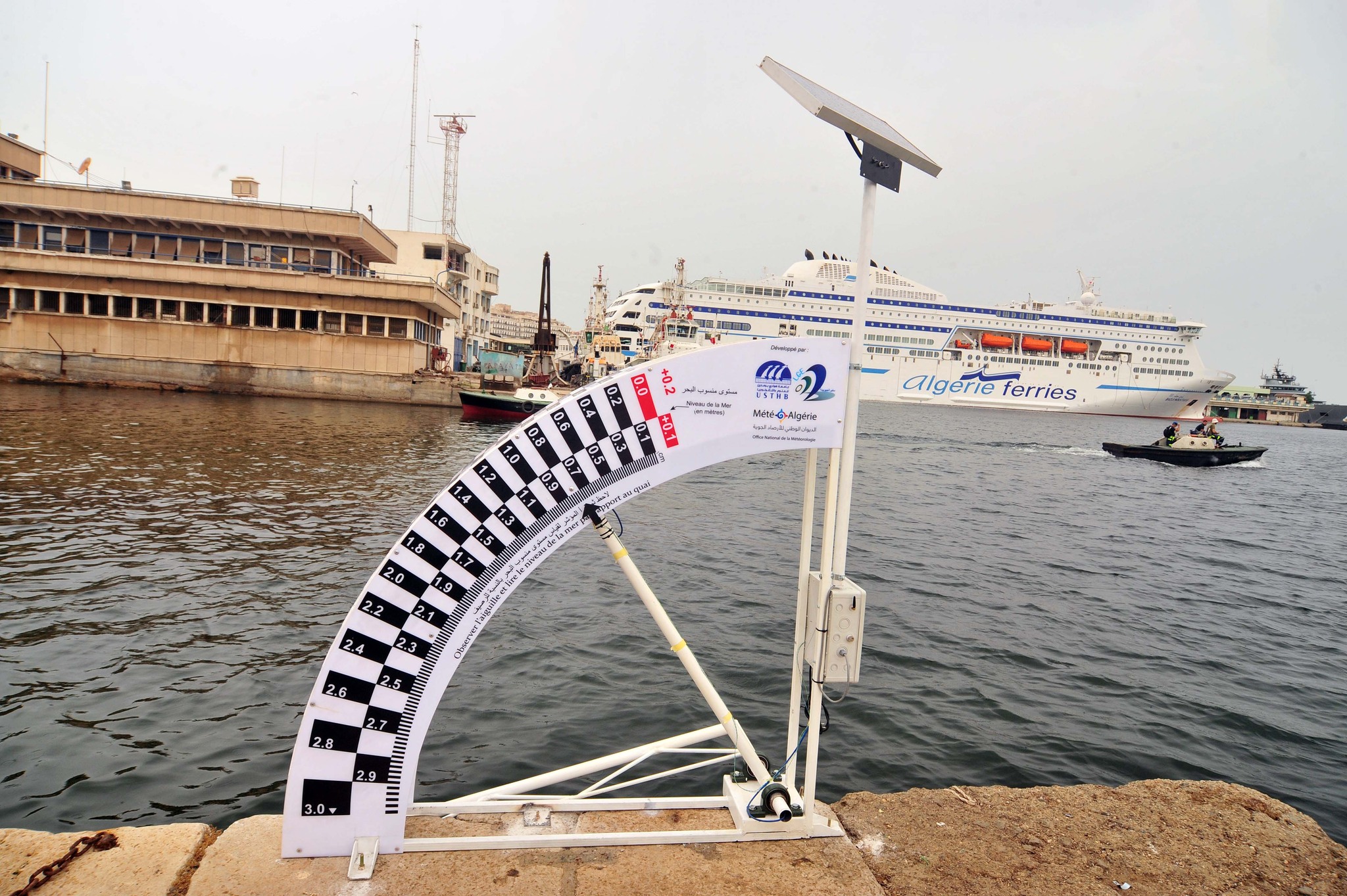 Direct observation of the sea level/ A tide gauge installed at pier 13 of the Port of Algiers