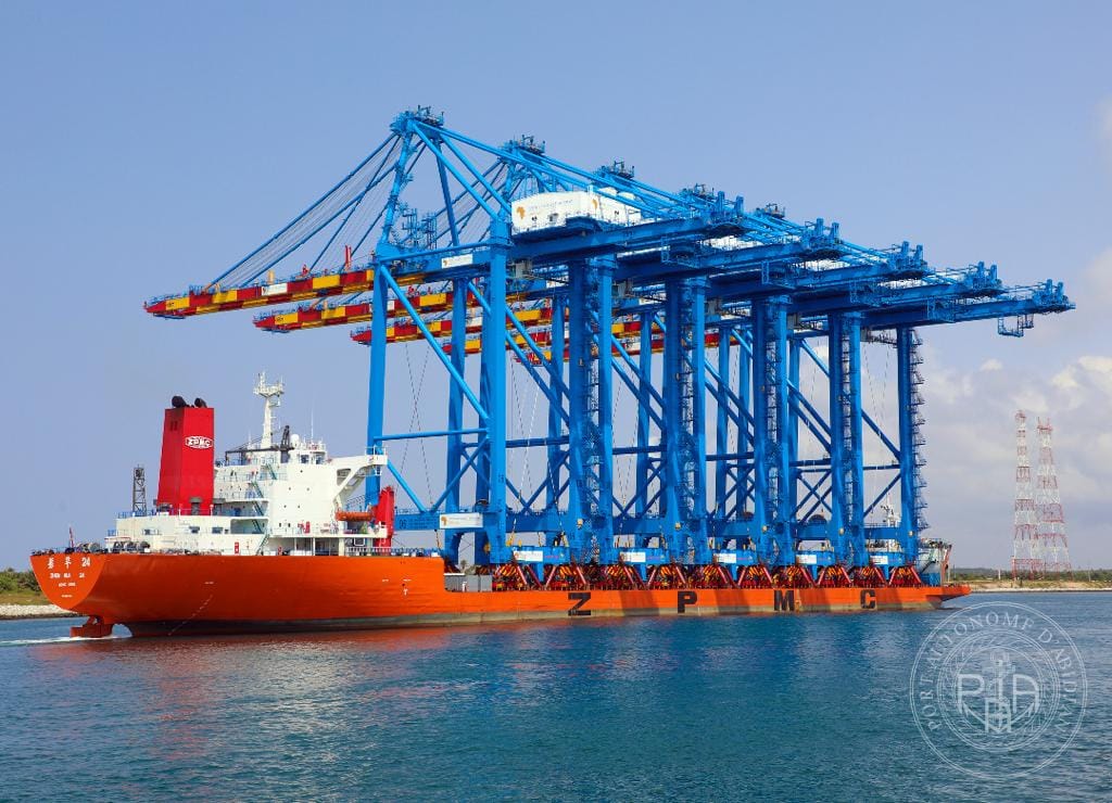 The 2nd Container Terminal (TC2) of the port of Abidjan soon to be operational: 6 gantry cranes and 7 RTGs received
