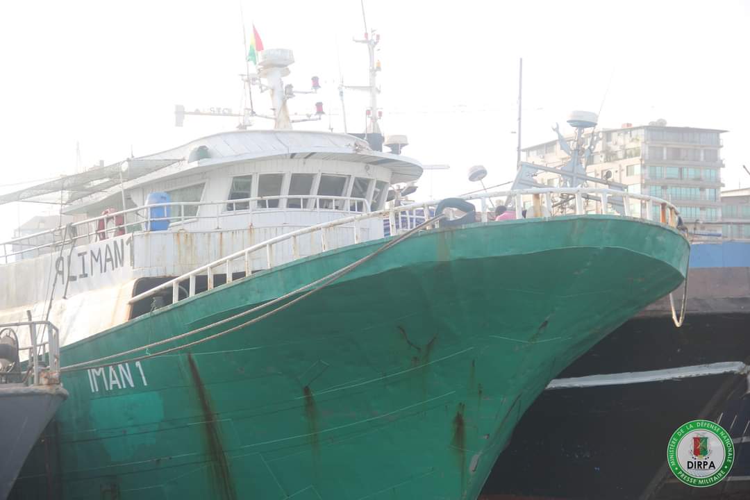 GUINEA CONAKRY: NATIONAL NAVY ARRACKS SHIP WITH 1,572 kg OF COCAINE