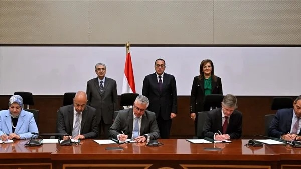 With investments amounting to $3 Bn..The Egyptian Prime Minister witnesses the signing of the Framework Agreement between SCZONE and C2X to establish a green fuel facility in Sokhna