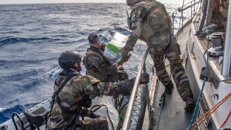 The French Navy seizes almost 900 kg of cocaine off the African coast