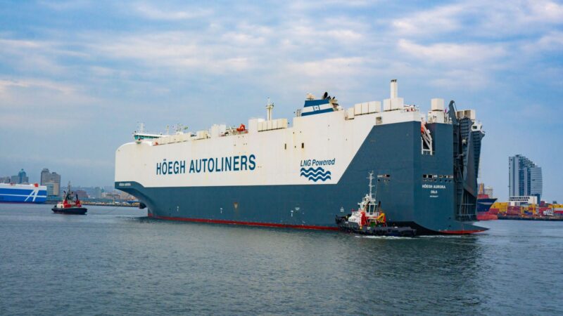 PORT OF DURBAN’S MODERN TUGS EFFICIENTLY BERTH WORLD’S LARGEST CAR CARRIER