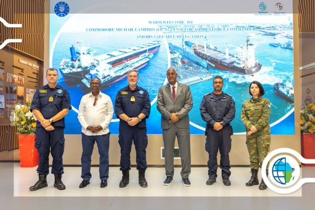 The Chairman of the Djibouti Ports and Free Zones Authority Receives A EUNAVFOR ASPIDES Delegation at Red Sea World