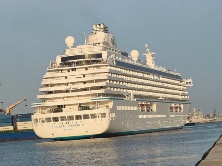 Egypt – Alex port authority receives the tourist vessel CRYSTAL SERENITY