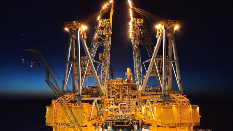 Saipem 7000 successfully completes the lifting of the gas treatment module for the Bouri project in Libya