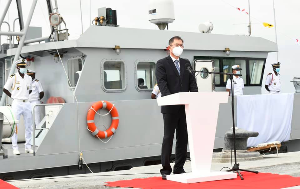 Lutte contre la piraterie maritime : Réception d’un patrouilleur par le président Gabonais