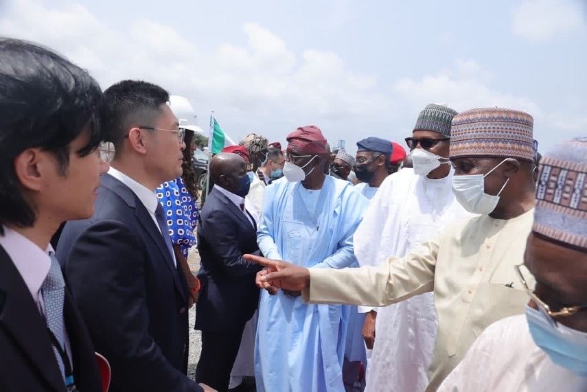 Nigeria – Le président Muhammadu Buhari a inspecté le port maritime de Lekki en construction et souhaite le relier au réseau ferroviaire du pays