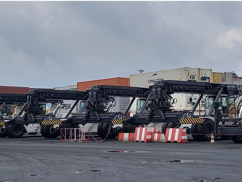 Konecranes livre 6 nouveaux chariots élevateurs à la Régie du Terminal à conteneurs du port de Douala (RTC)