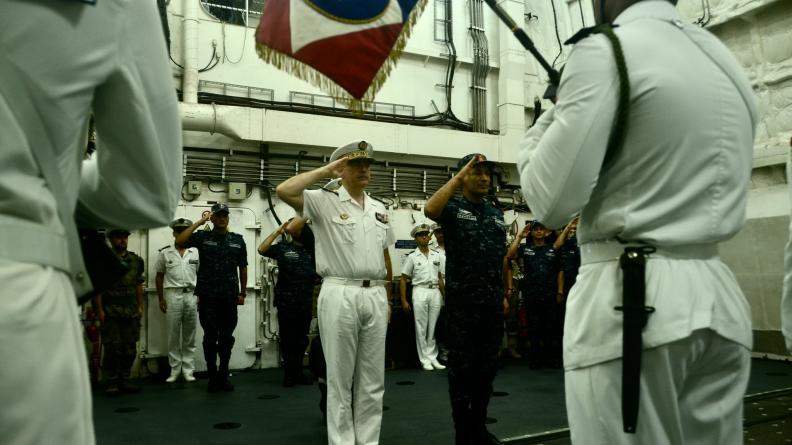 CLEOPATRA 22 – Le chef d’état-major de la Marine et son homologue égyptien à bord du Chevalier Paul pour le VIP Day