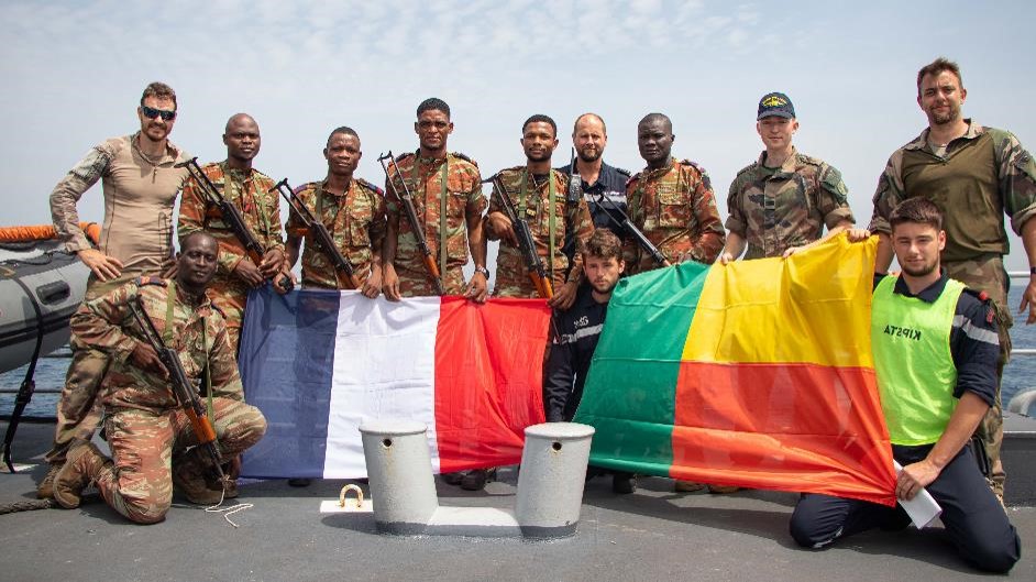 Le Patrouilleur de Haute Mer, « PM L’Her » renforce sa coopération maritime avec le Bénin