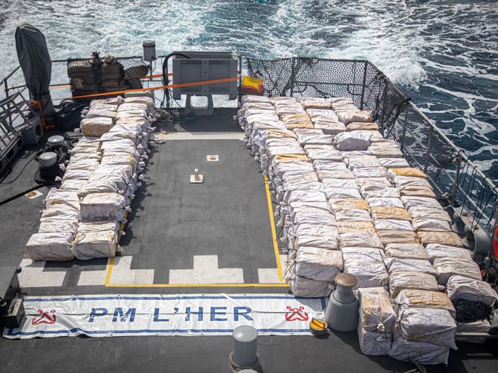 Le patrouilleur de haute mer Premier-maître L’Her saisit 4,7 tonnes de cocaïne au large des côtes africaines