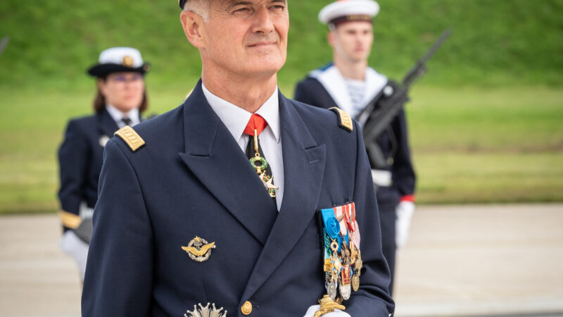 Adieu aux armes du vice-amiral d’escadre Olivier Lebas sur la base d’aéronautique navale de Landivisiau