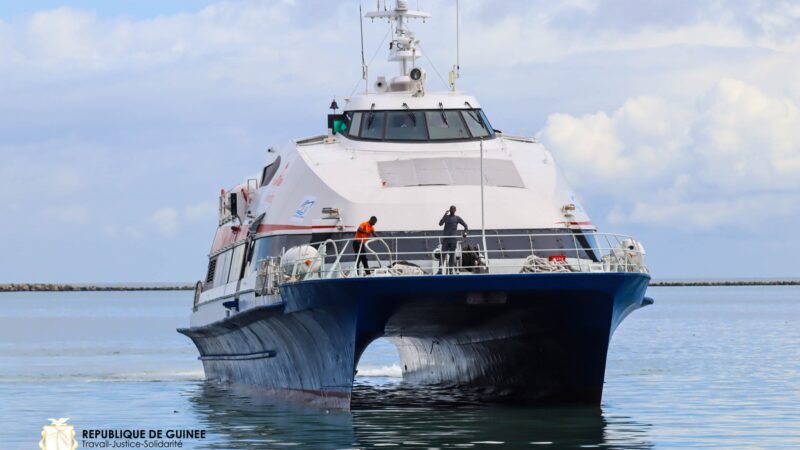 La Guinée Conakry se dote d’un navire moderne de type catamaran bicoque de 320 places