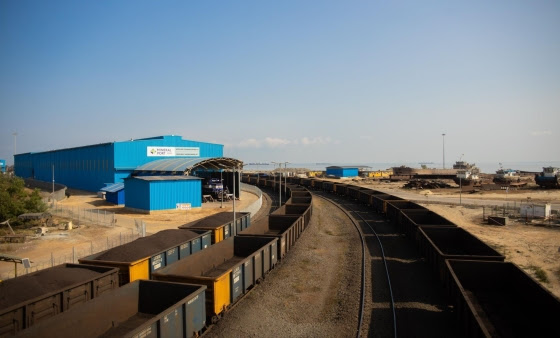 Owendo Mineral Port (OMP) et British International Investment (BII) renforce l’efficacité énergétique du port et réduisent les émissions de carbone grâce à un nouveau système d’énergie solaire