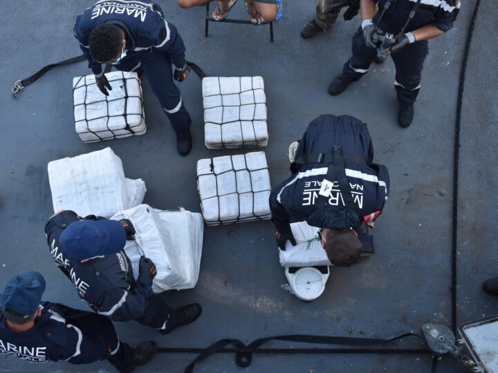 Un bâtiment de la Marine nationale saisit  plus de 10 tonnes de cocaïne au large des côtes africaines