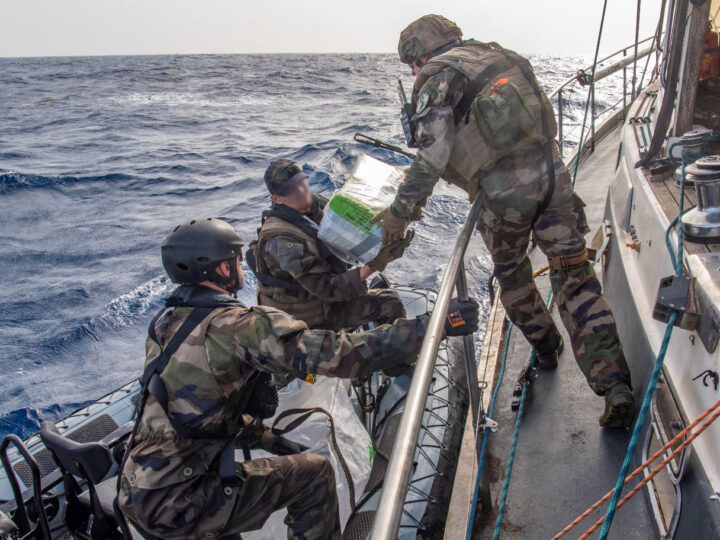 La Marine nationale saisit près de 900 kg de cocaïne au large des côtes africaines