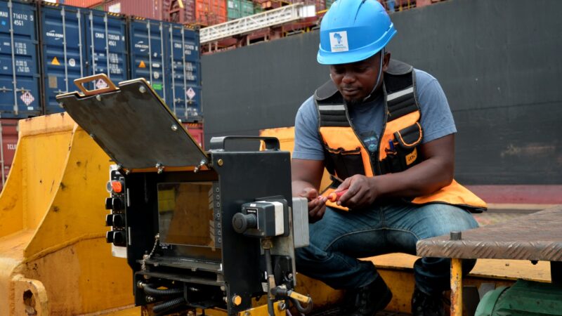 Bénin Terminal dote ses portiques de quai de la technologie Spreader Control Unit (S.C.U)