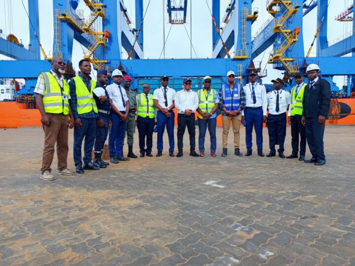 Port de Kribi : Une nouvelle ère de puissance et de modernité avec l’arrivée d’une première cargaison de portiques