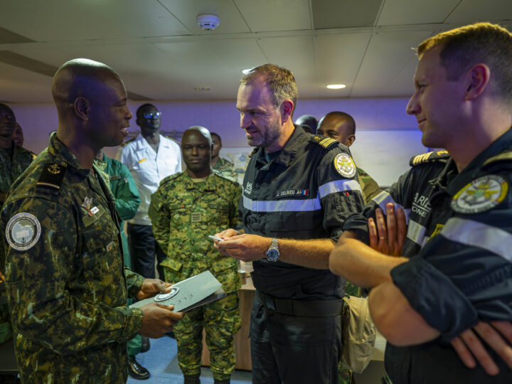 Escale à Dakar pour la mission SIREN à bord du PHA Dixmude en mission Corymbe