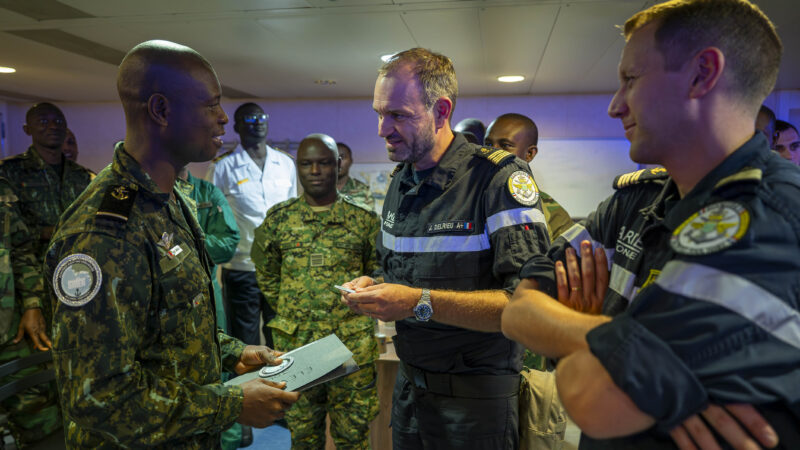 Escale à Dakar pour la mission SIREN à bord du PHA Dixmude en mission Corymbe