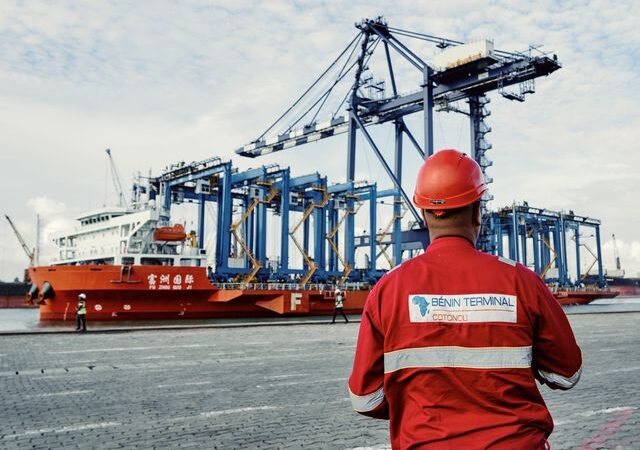 BÉNIN TERMINAL POURSUIT LE RENFORCEMENT DE SES ÉQUIPEMENTS AU PORT DE COTONOU ET SE DOTE D’UN NOUVEAU PORTIQUE DE QUAI