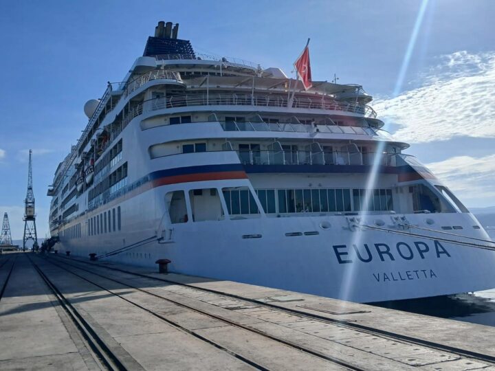 ANGOLA – NAVIO DE CRUZEIRO MS EUROPA ABRE TEMPORADA 2026/2027 COM ESCALA NO PORTO DO LOBITO