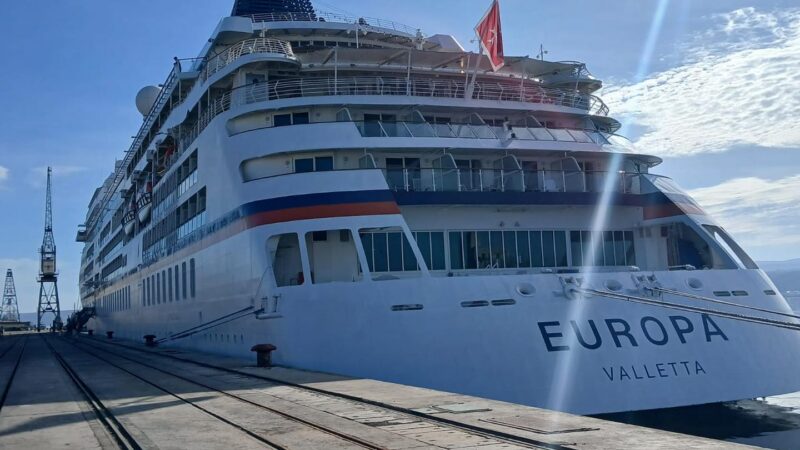 ANGOLA – NAVIO DE CRUZEIRO MS EUROPA ABRE TEMPORADA 2026/2027 COM ESCALA NO PORTO DO LOBITO