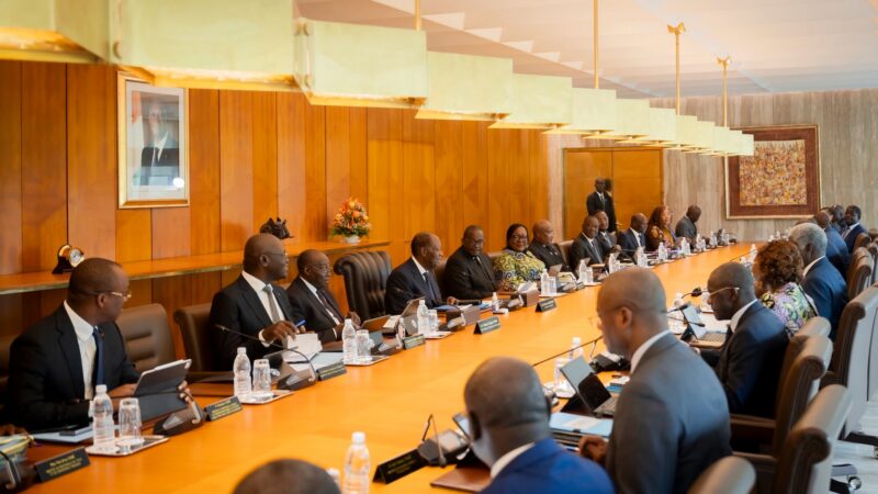 Côte d’Ivoire : Le gouvernement opte pour le transport par barges pour décongestionner le port d&rsquo;Abidjan