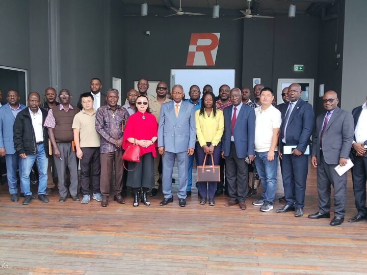 CONGO – PÊCHE ARTISANALE ET INDUSTRIELLE À POINTE-NOIRE : HONORÉ SAYI RENFORCE L’ÉCOUTE DE TERRAIN ET RÉAFFIRME LES EXIGENCES D’UNE GESTION DURABLE