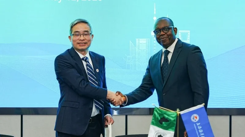 Grupo Banco Africano de Desenvolvimento e Universidade Oceânica de Xangai assinam parceria para impulsionar a economia azul e o desenvolvimento de competências em África