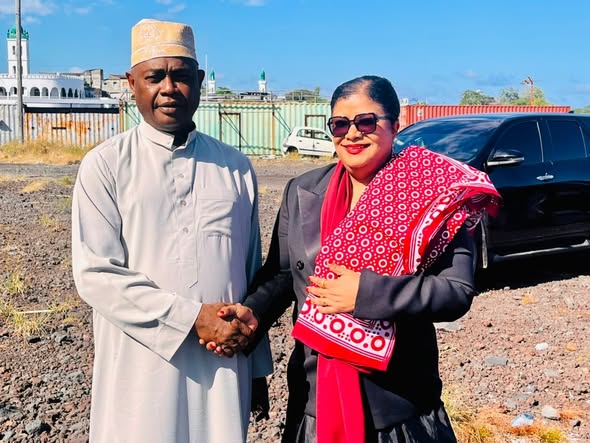 Comores – Visite de terrain de la Ministre des Transports maritime et aérien et du Maire de Moroni: le Projet du Corridor maritime au cœur de la réorganisation de la vente de poissons au Port de Moroni
