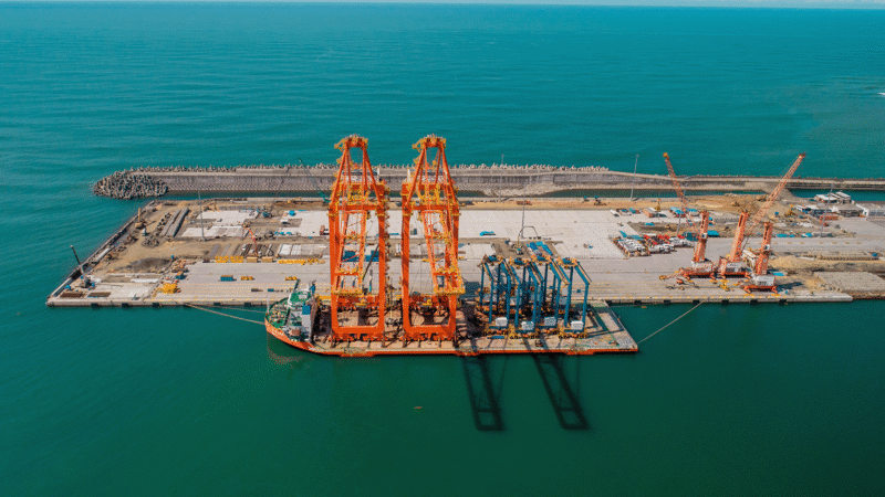 Les premières grues STS de Madagascar arrivent au port de Toamasina