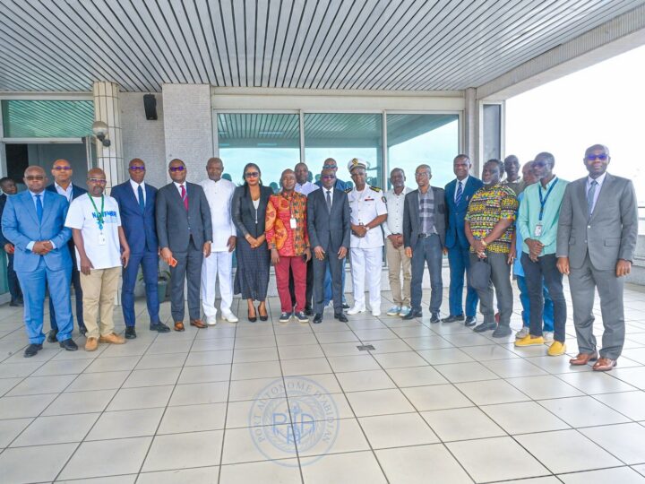 CÔTE D’IVOIRE – DIALOGUE SOCIAL : LE DIRECTEUR GÉNÉRAL DU PAA ÉCHANGE AVEC LES FAîTIÈRES DES DOCKERS