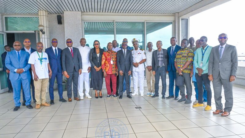 CÔTE D’IVOIRE – DIALOGUE SOCIAL : LE DIRECTEUR GÉNÉRAL DU PAA ÉCHANGE AVEC LES FAîTIÈRES DES DOCKERS