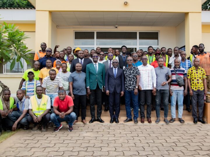 Côte d&rsquo;Ivoire – « Consolidation de la paix sociale dans les ports ivoiriens » :  Le Directeur Général du Port Autonome de San Pedro rencontre les dockers de San Pedro