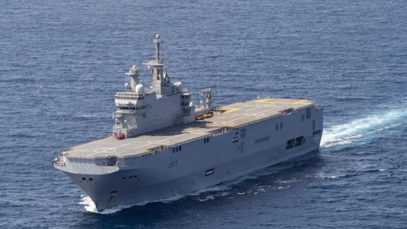 Le Bénin accueille Le Mistral, un porte-hélicoptère de la Marine nationale française