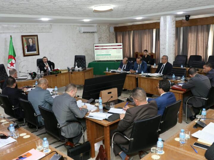 Algérie : le Ministre de l’Intérieur, des Collectivités locales et des Transports suit la mise en œuvre de la décision du président de la République visant à réserver le port de Mostaganem aux opérations d’importation des établissements et entreprises publics