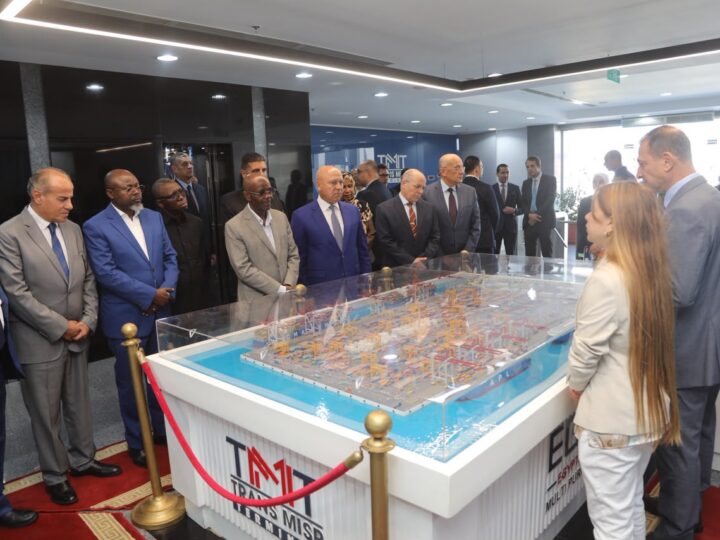 من ميناء الإسكندرية.. وزيرا النقل المصري والتنزانى في جولة تفقدية ومباحثات موسعة لدفع التعاون المشترك نحو شراكة استراتيجية في مجالات النقل المختلفة