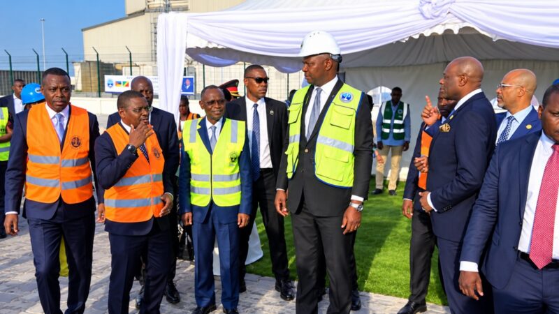 Daniel Francisco Chapo découvre les infrastructures modernes du Port de Pointe-Noire, Congo