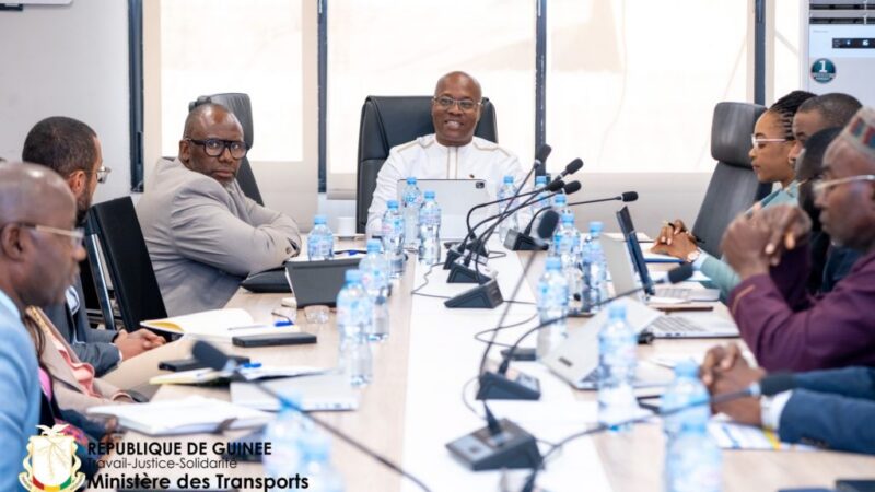 Guinée – Le Ministre des Transports échange avec les acteurs portuaires sur l’amélioration des opérations au Port Autonome de Conakry
